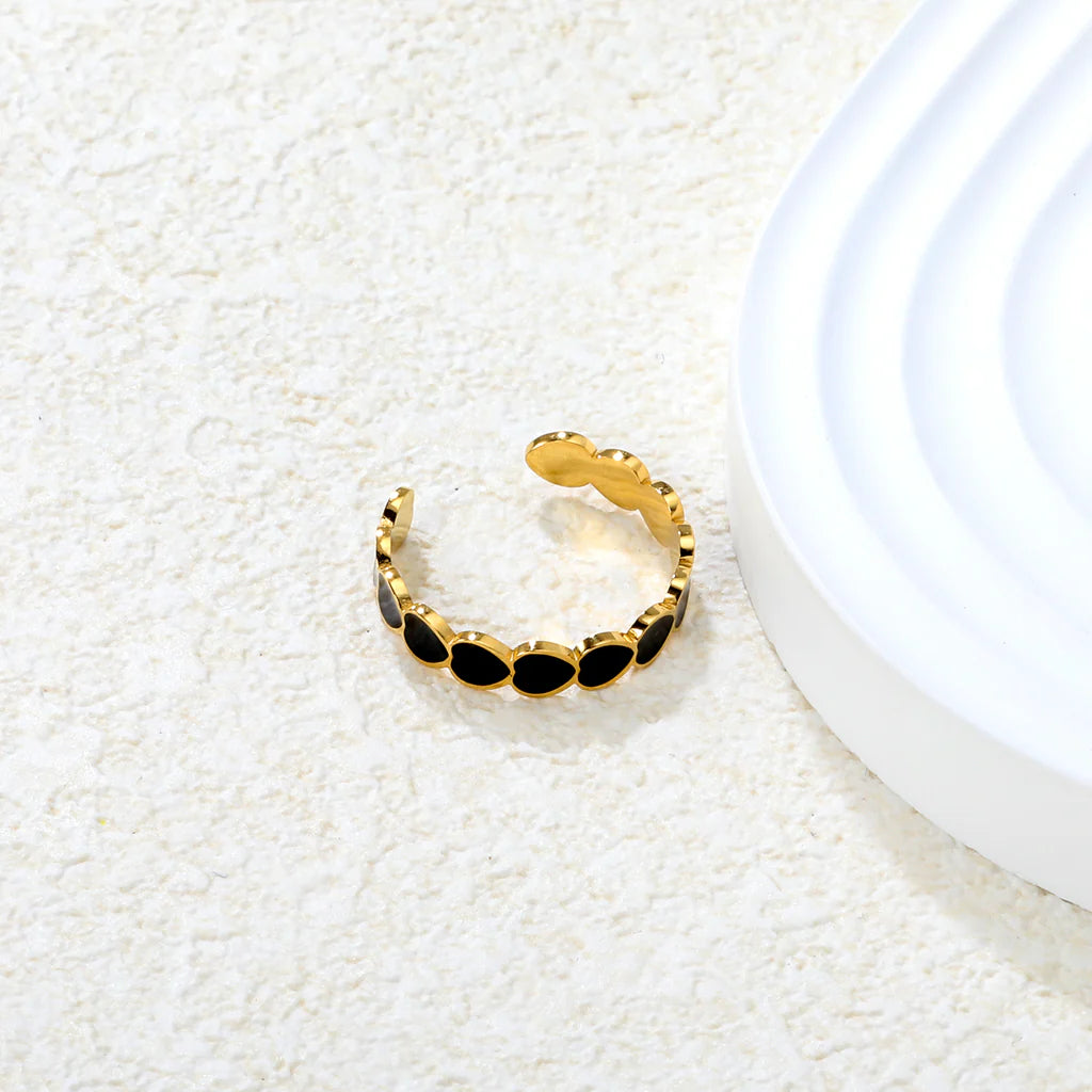 Black heart Ring — 18K Gold Plated