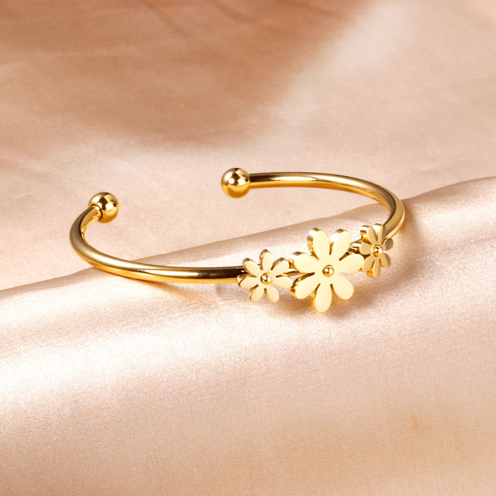Trio Blossom Gold Bracelet — Elegant Floral Stainless Steel Bangle