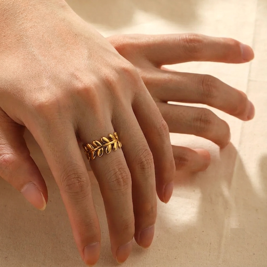 Elegant leafy Ring