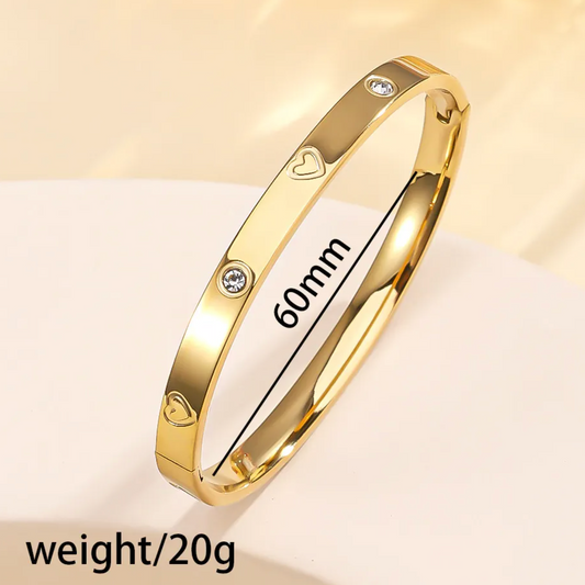 Elegant Hearts Bracelet – Gold-Tone Stainless Steel Minimalist Jewelry
