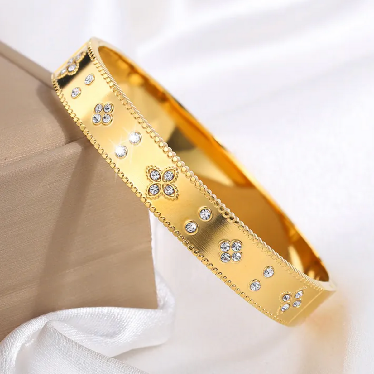Women’s Four Leaf Clover Bangle – Gold Plated Stainless Steel Rhinestone