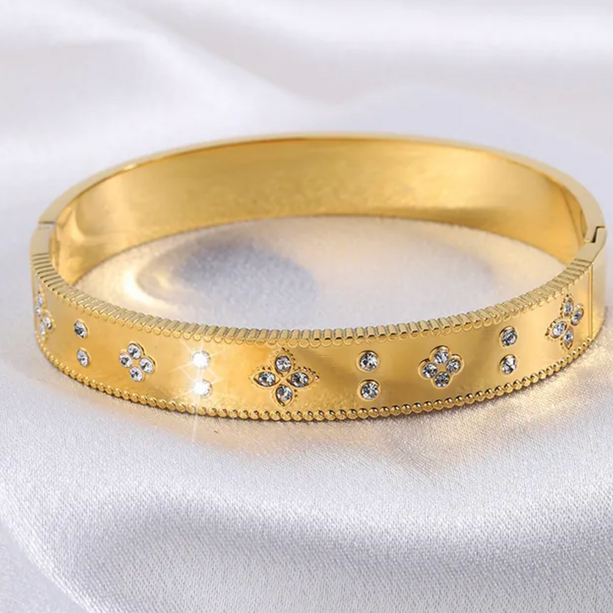 Women’s Four Leaf Clover Bangle – Gold Plated Stainless Steel Rhinestone