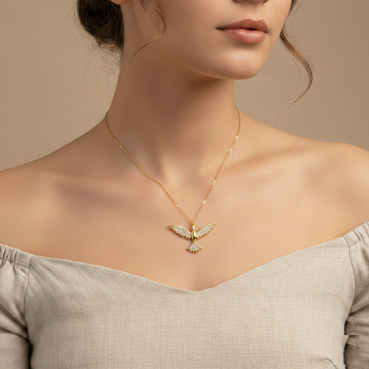 Collier Oiseau de Cristal Vol Radieux — Pendentif Déclaratif Plaqué Or 18 Carats