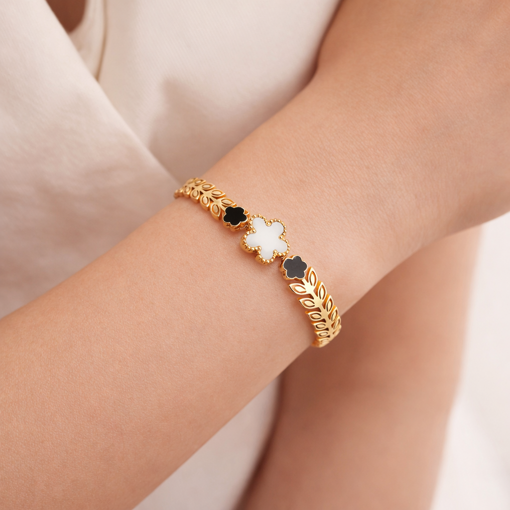Elegant Star Flower 5-Leaf Bracelet – Gold-Tone Stainless Steel