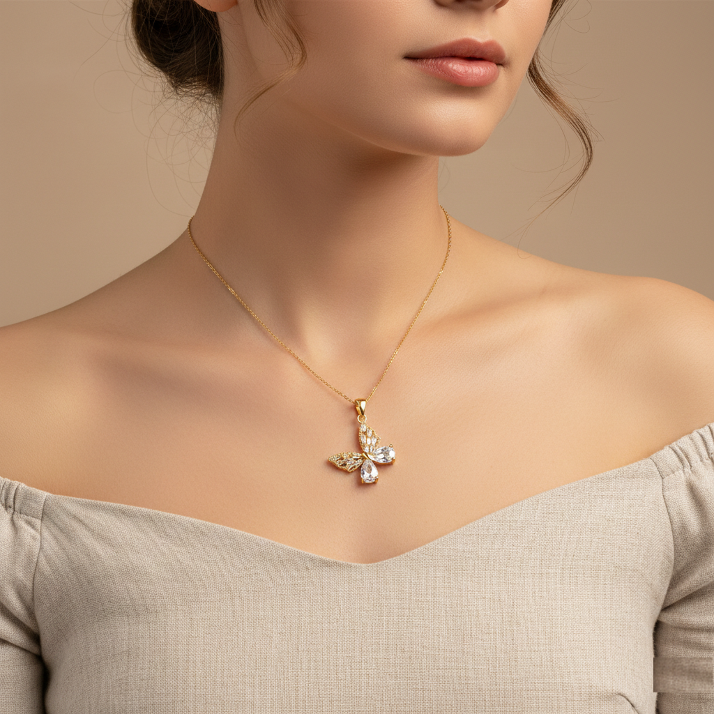 Collier pendentif papillon doré en cristal – Bijou élégant et étincelant