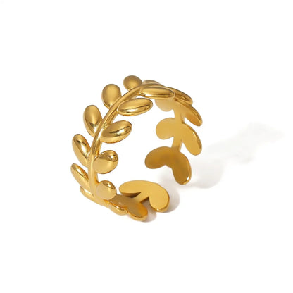 Elegant leafy Ring
