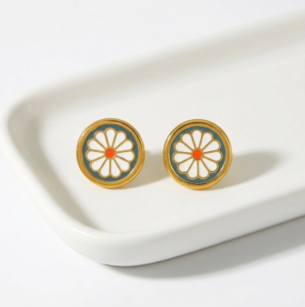 Daisy Flower Stud Earrings – 18K Gold Plated Stainless Steel
