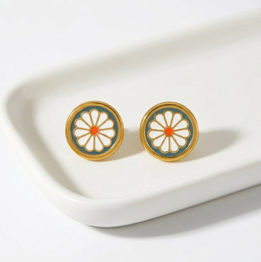 Boucles d'oreilles clous Fleur de marguerite – Acier inoxydable plaqué or 18 carats