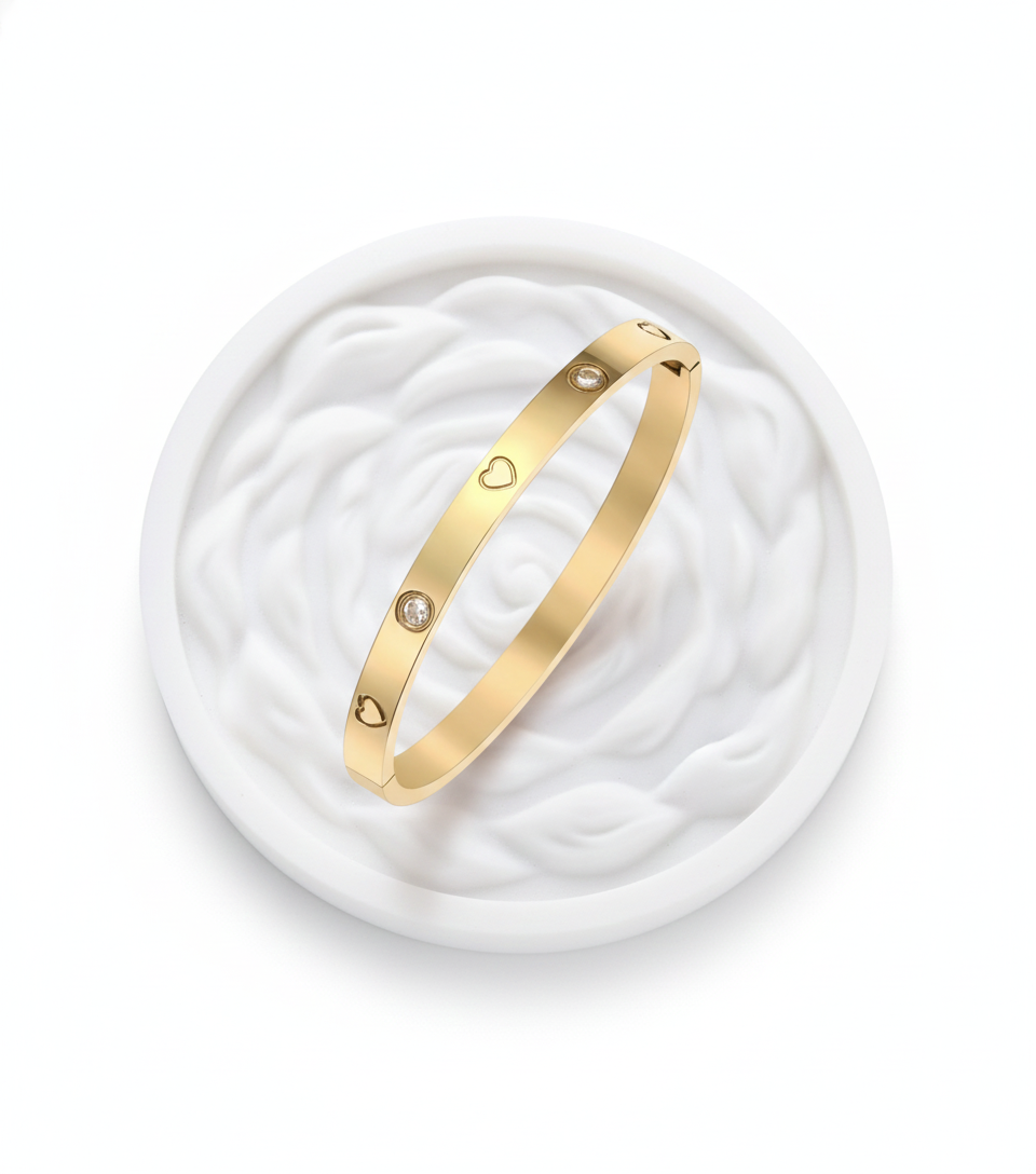 Bracelet Cœurs Élégants – Bijou Minimaliste en Acier Inoxydable Doré