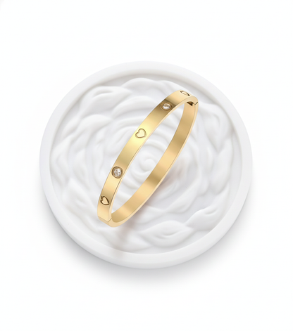 Bracelet Cœurs Élégants – Bijou Minimaliste en Acier Inoxydable Doré