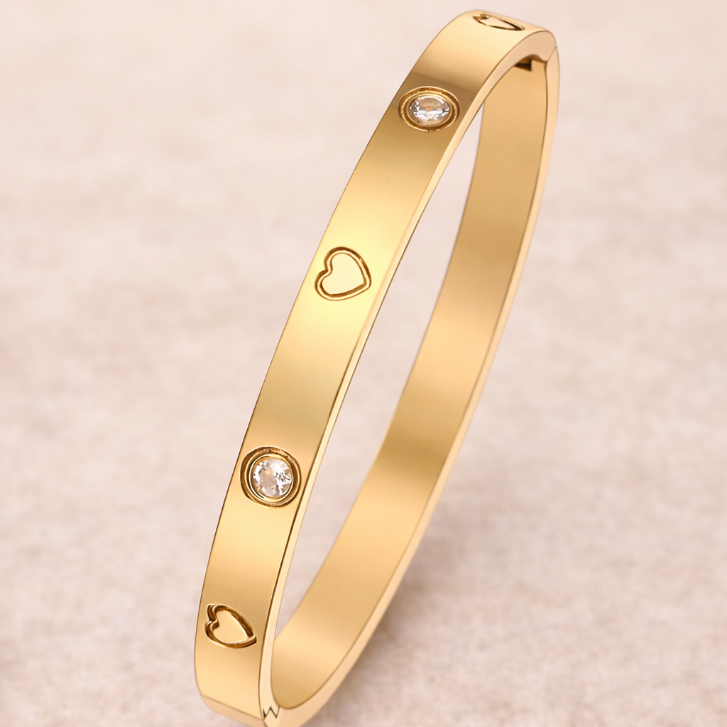 Bracelet Cœurs Élégants – Bijou Minimaliste en Acier Inoxydable Doré