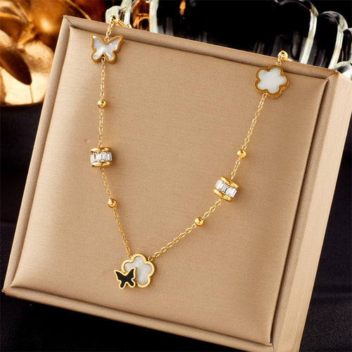 Collier pendentif étoile et lune avec nœud et strass