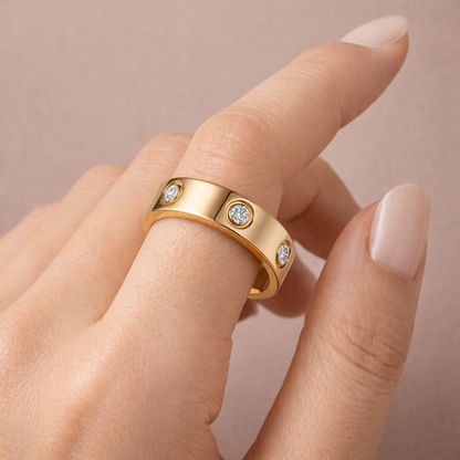 Lumière Studded Gold Band Ring — Minimal Diamond-Accent Design
