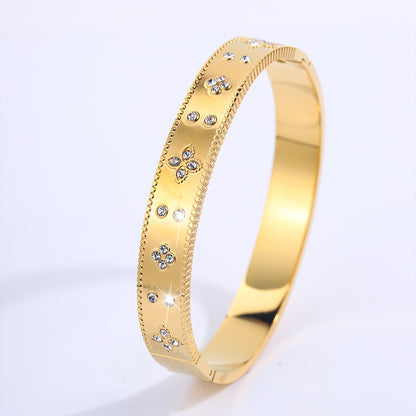 Women’s Four Leaf Clover Bangle – Akvira Luxe