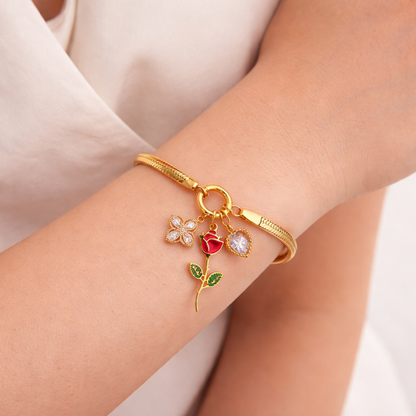 Bracelet « Jardin Doré » – Motif floral et rose avec cœur en cristal (plaqué or 18 carats)