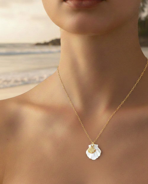 Collier pendentif coquillage lumineux – Élégance dorée inspirée de l'océan