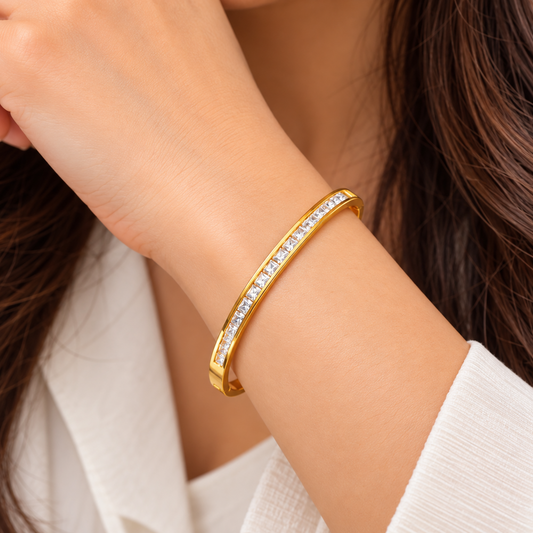 Single layer zircon bangle